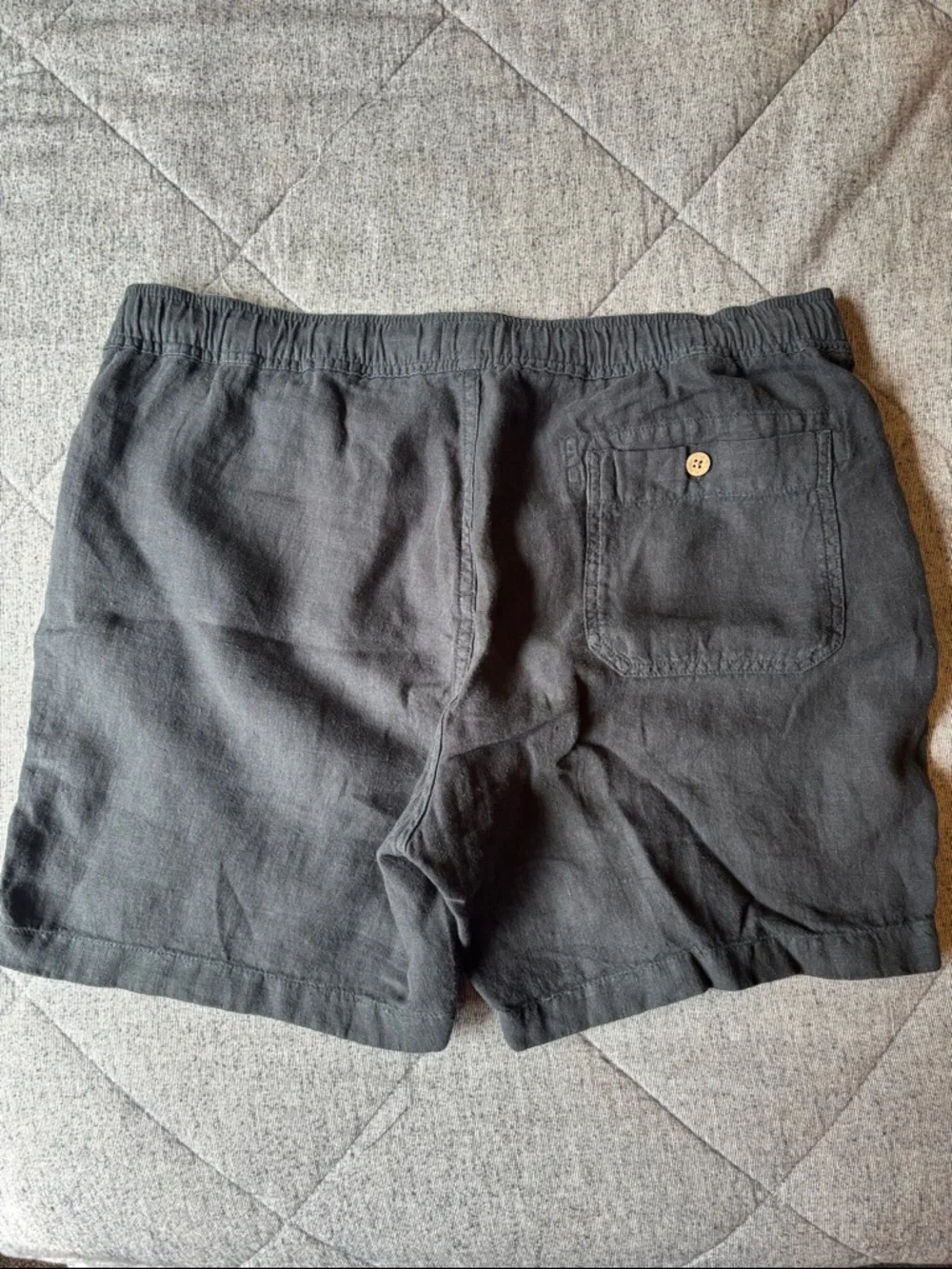Faherty Men's Relaxed Linen-Blend Drawstring Shorts in Charcoal